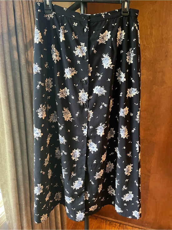 Kathie Lee Collection Dresses & Skirts - Kathie Lee Collection Black Midi Skirt with Light Blue Floral Print